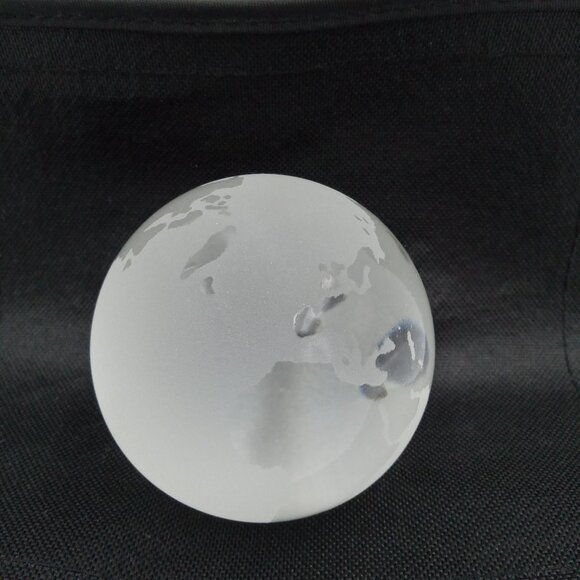 World Globe Art Glass Paperweight Frosted Clear Glass Earth - Picture 11 of 12